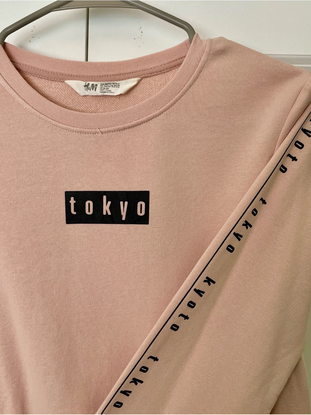 H&M Soft Pink Crewneck Sweatshirt with Logo Tag